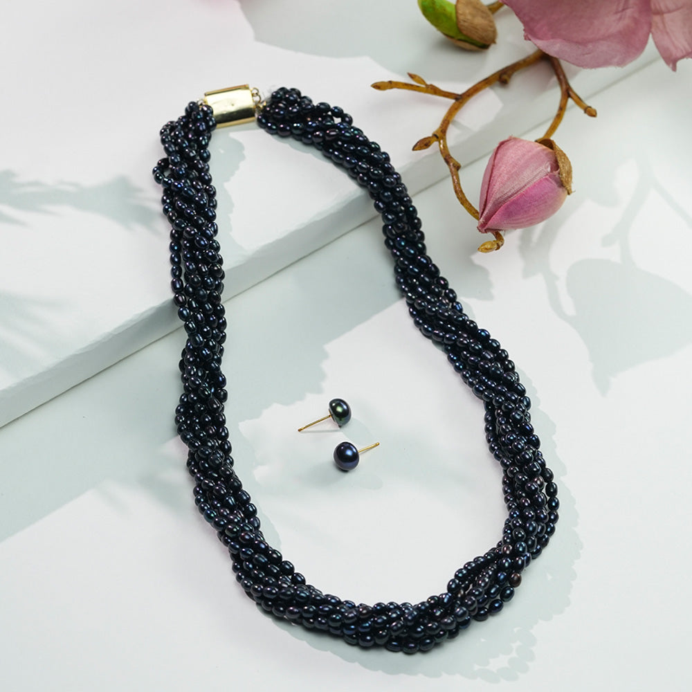Different Ways to Wear and Style Black Pearl Necklaces