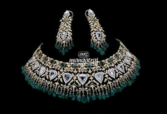 What is a Beautiful Choker set For Women Online and a Choker Necklace in Hyderabad?