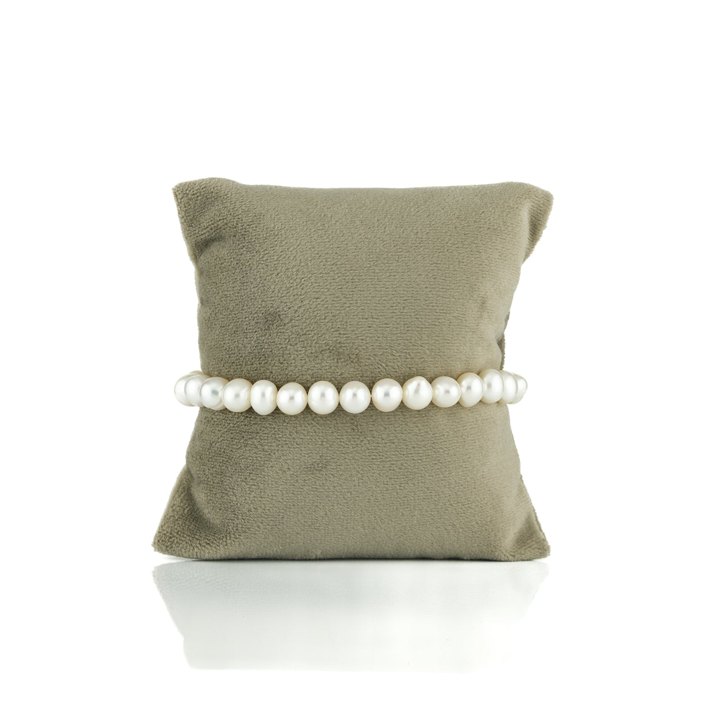 White Near Round Pearl Bracelet