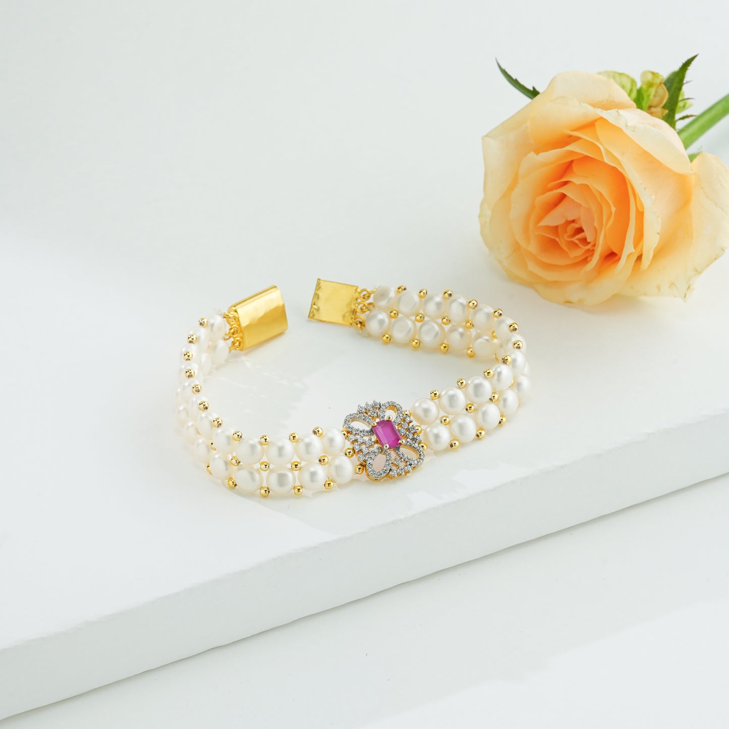 Graceful Red Stone Pearl Bracelet