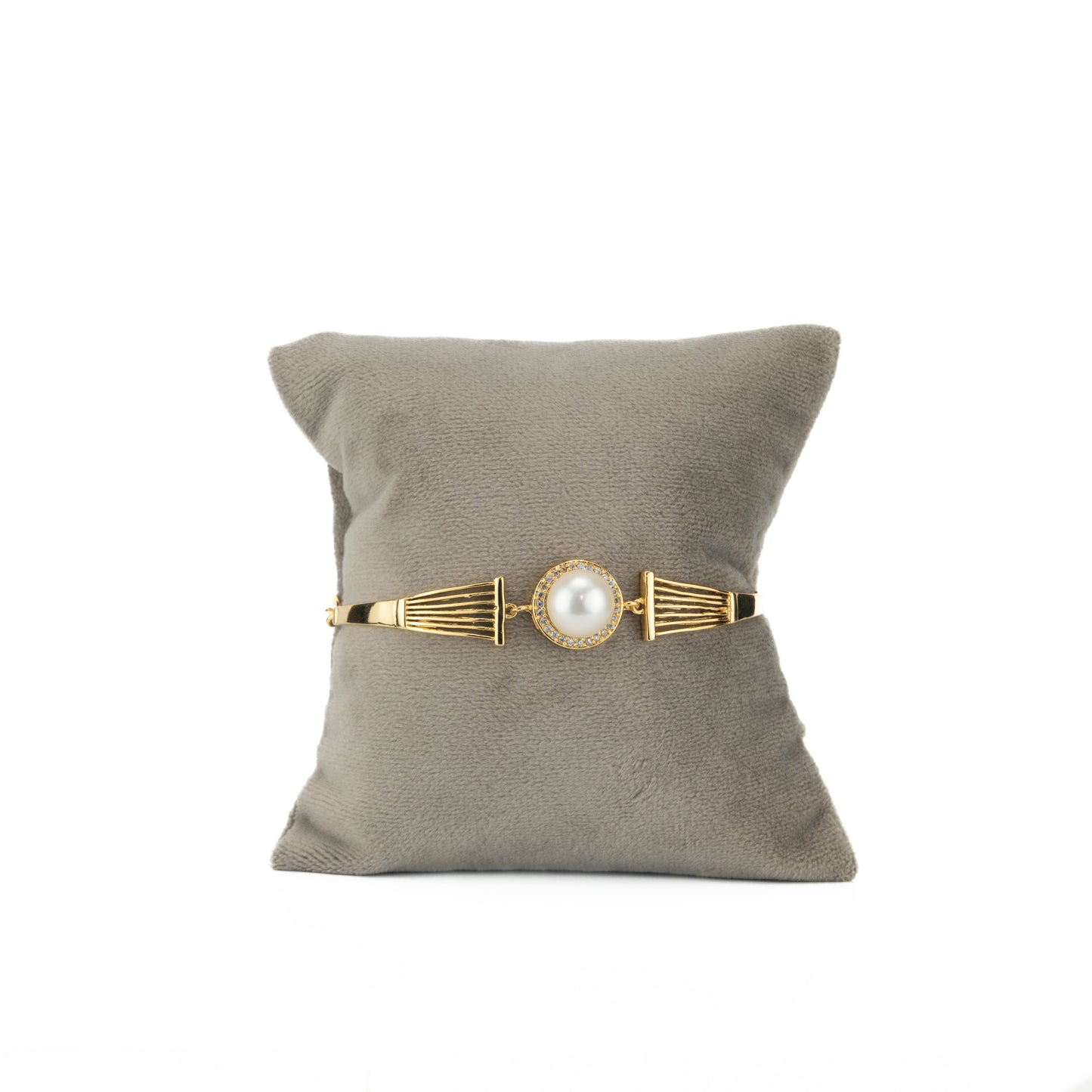 Decorative White Freshwater Pearl Bracelet