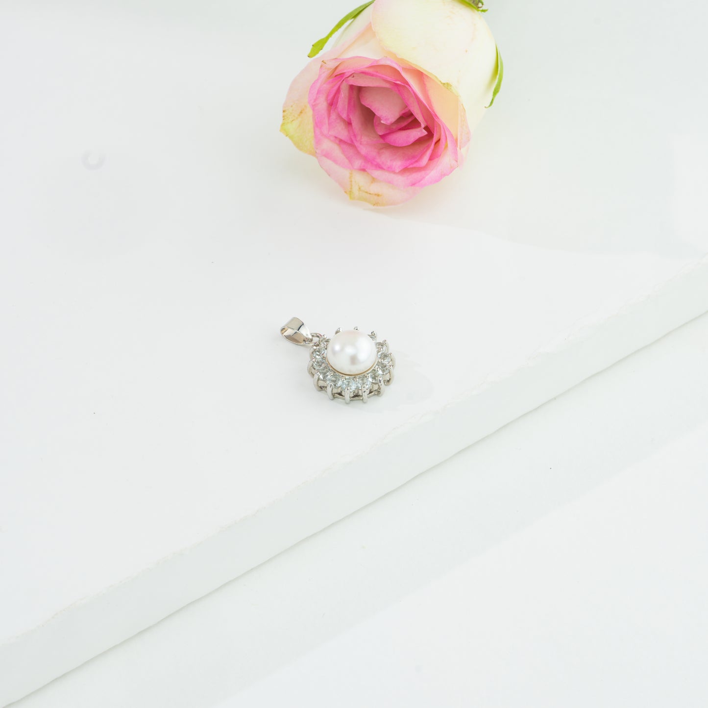Sparking Freshwater Pearl Locket