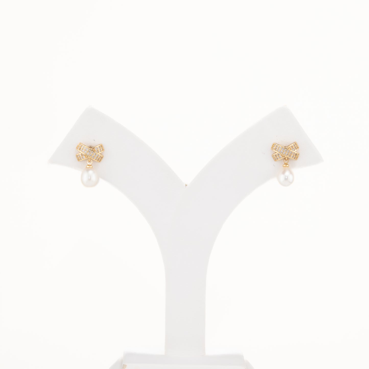 Delicate White Drop Pearl Studs Earring