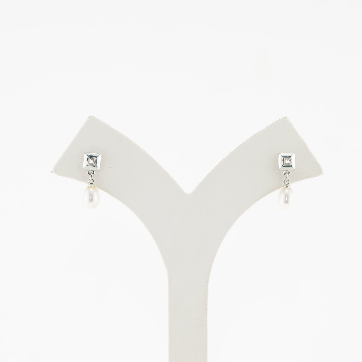 Attractive Pearl Stud Earrings