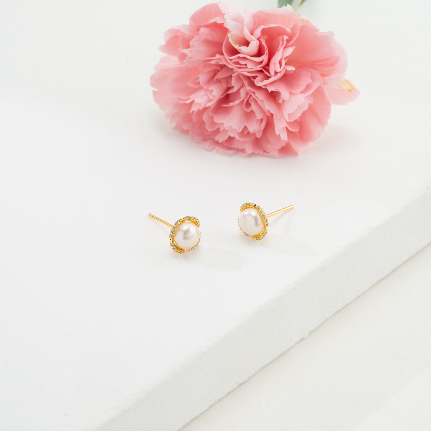Glittering Pearl Stud Earrings