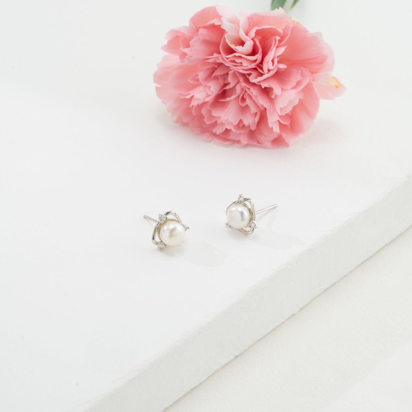 Luxury White Stone Pearl Stud Earring