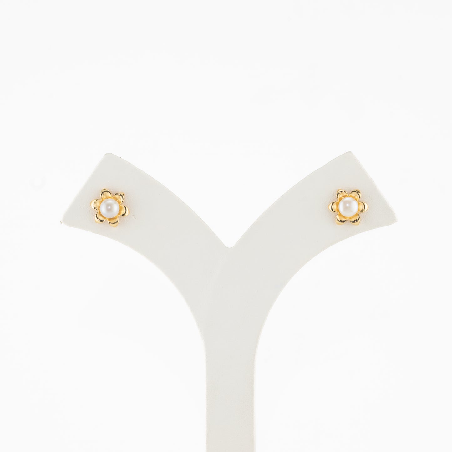 Shiny Pearl Stud Earrings