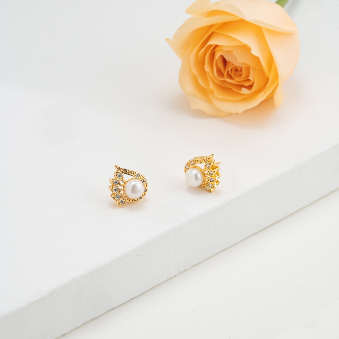 Exclusive White Pearl Studs Earrings