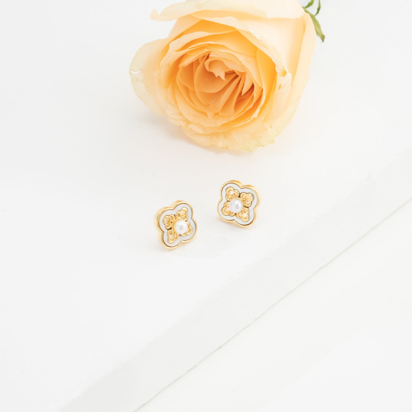 Exquisite Pearl Stud Earrings