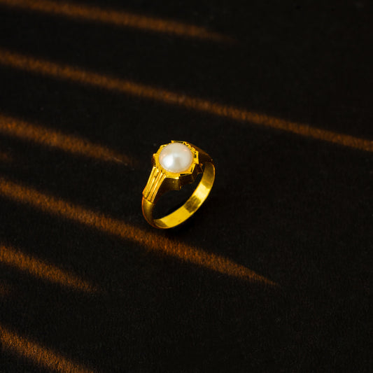 Dazzling Pearl Gold Ring
