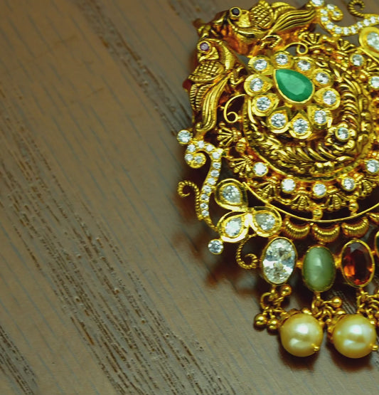 Superior Gold Navaratna Locket