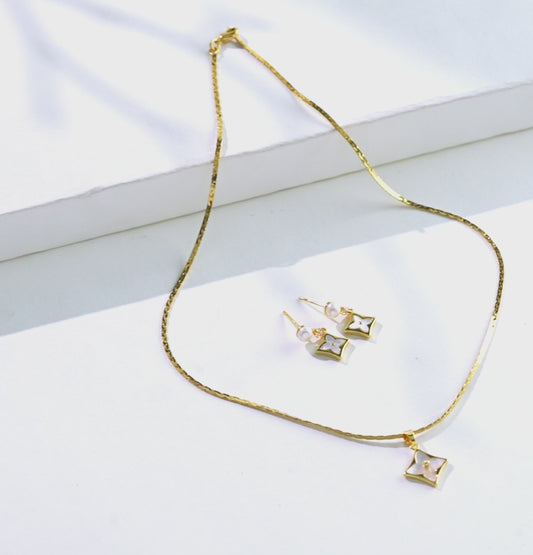 Sparkly Freshwater Pearl Necklace Set