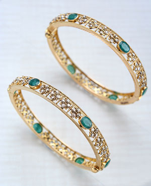 Cute Uncut Diamond with emerald Bangles