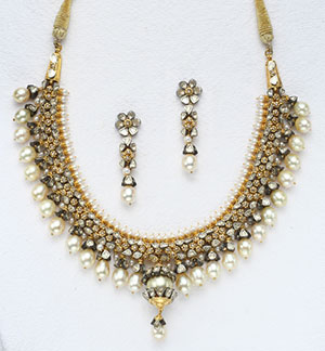 Charming Victorian Necklace Set