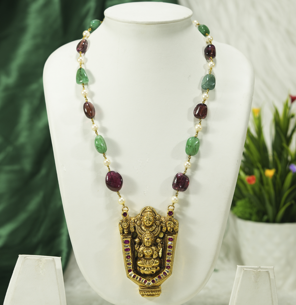 Top trends of beaded necklace jewellery for all occasions