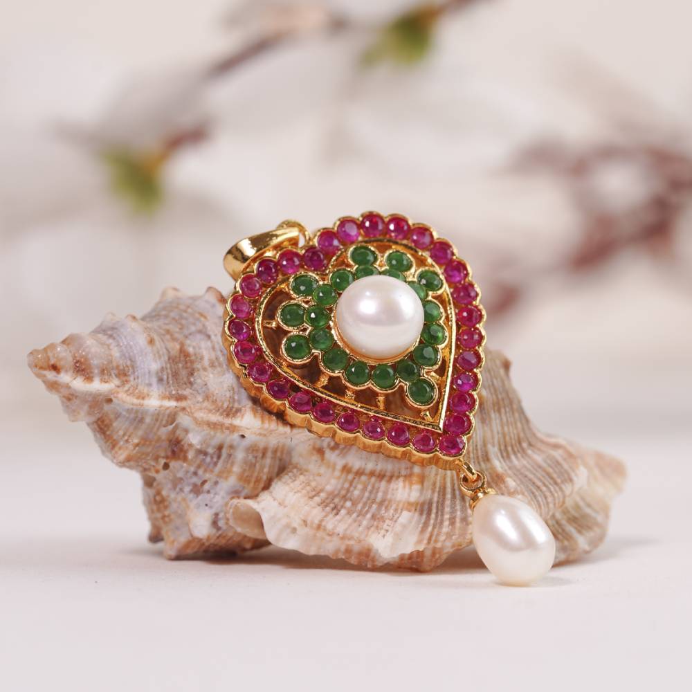 Pear Locket Discover why a pearl locket is a must-have for every woman. | Mangatrai ...