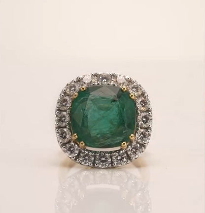 Graceful Emerald Diamond Earring