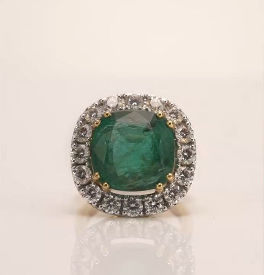 Graceful Emerald Diamond Earring