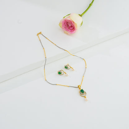 Exotic Green Stone Pearl Necklace Set