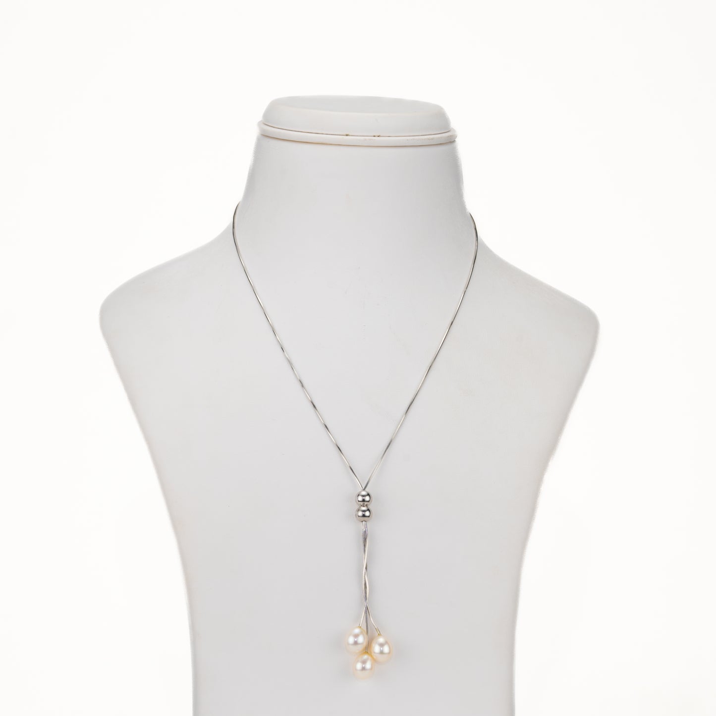 Lovely Silver Freshwater Pearl Neckacle Set