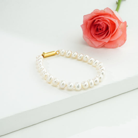 White Near Round Pearl Bracelet