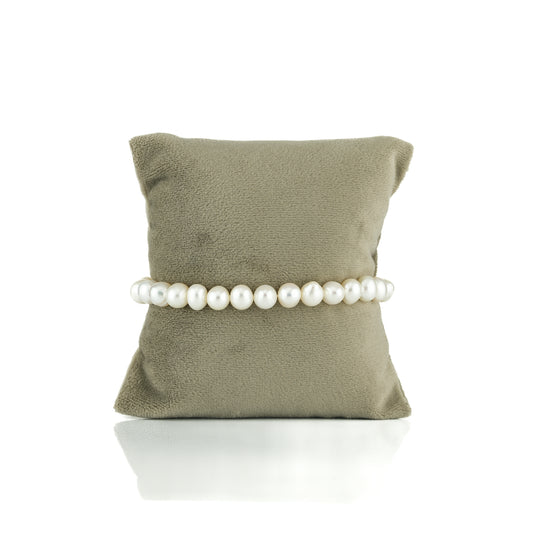 White Near Round Pearl Bracelet