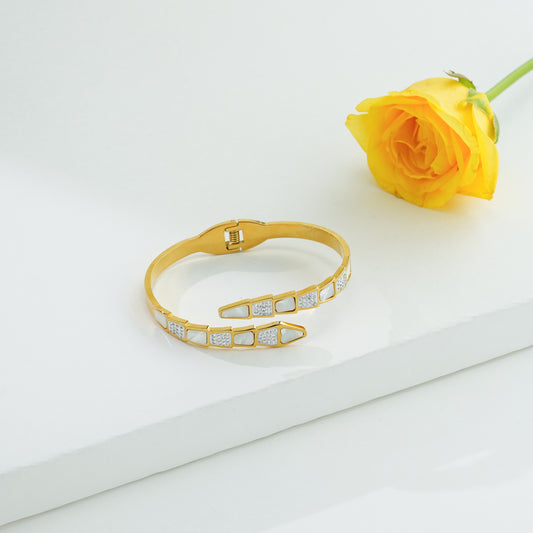 Charming Pearl Bracelet