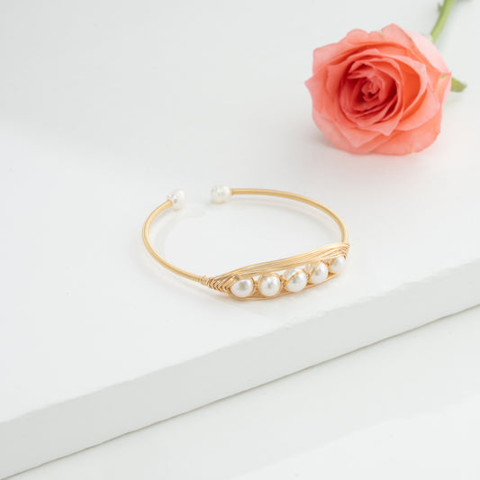 Favorite White Near Round Freshwater Pearl Bracelet