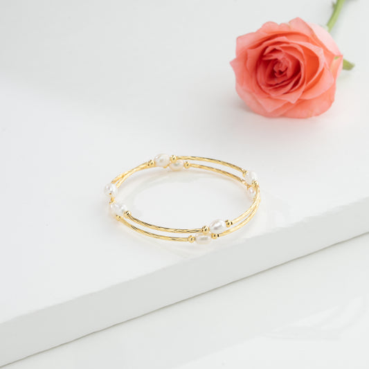 Fashionable Drop White Freshwater Pearl Bracelet