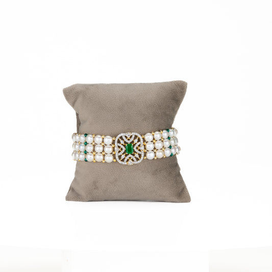 Graceful Green Stone White Freshwater Pearl Bracelet