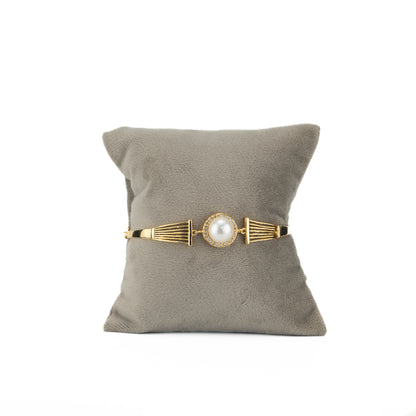 Decorative White Freshwater Pearl Bracelet
