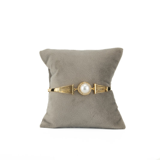 Decorative White Freshwater Pearl Bracelet
