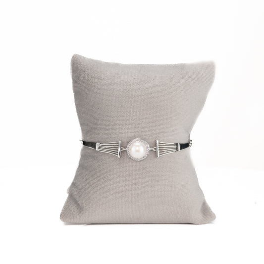 Exciting White Freshwater Pearl Bracelet