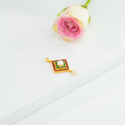 Versatile Multicolor Pearl Locket