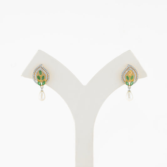 Fashionable Pearl Stud Earrings