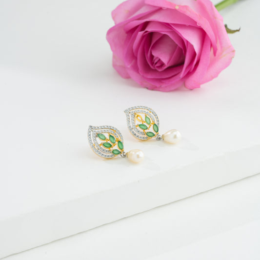 Fashionable Pearl Stud Earrings