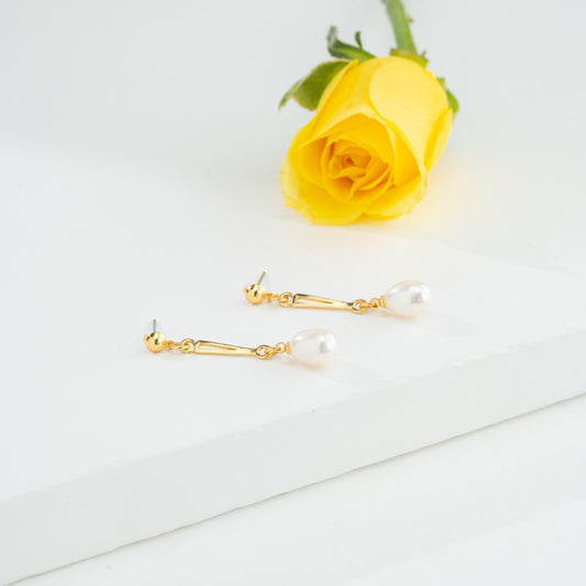 Sparkling Pearl Drop Earring