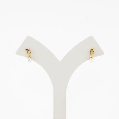 Distinctive Pearl Stud Earrings