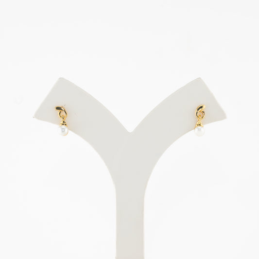 Distinctive Pearl Stud Earrings