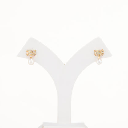 Delicate White Drop Pearl Studs Earring