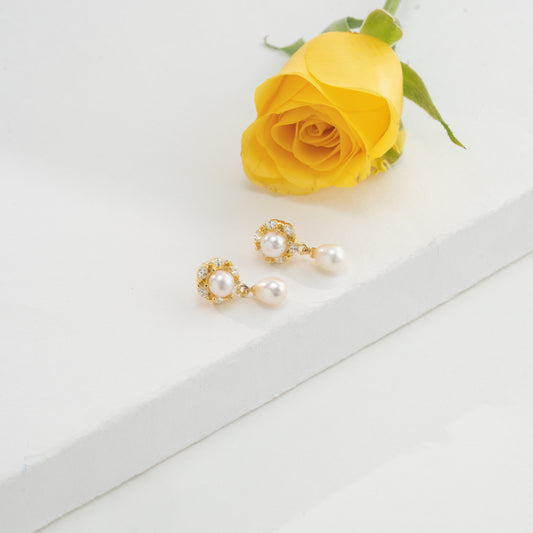 Delicate White Drop Pearl Studs Earring