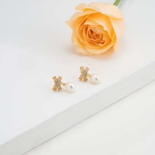 Delicate White Drop Pearl Studs Earring
