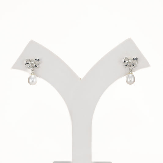 Attractive White Pearl Stud Earrings