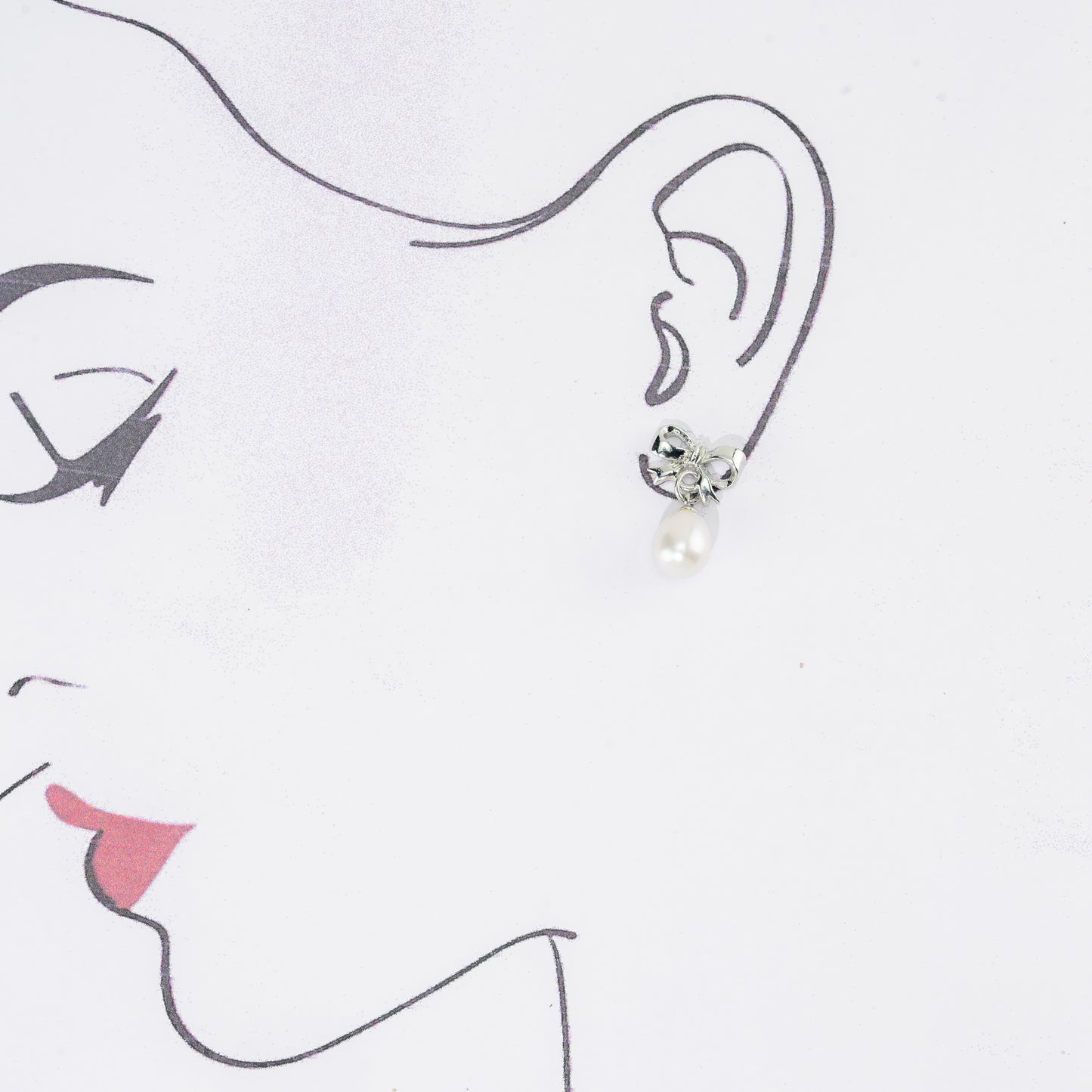 Attractive White Freshwater Pearl Stud Earrings