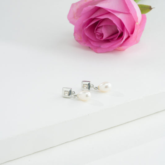 Attractive Pearl Stud Earrings