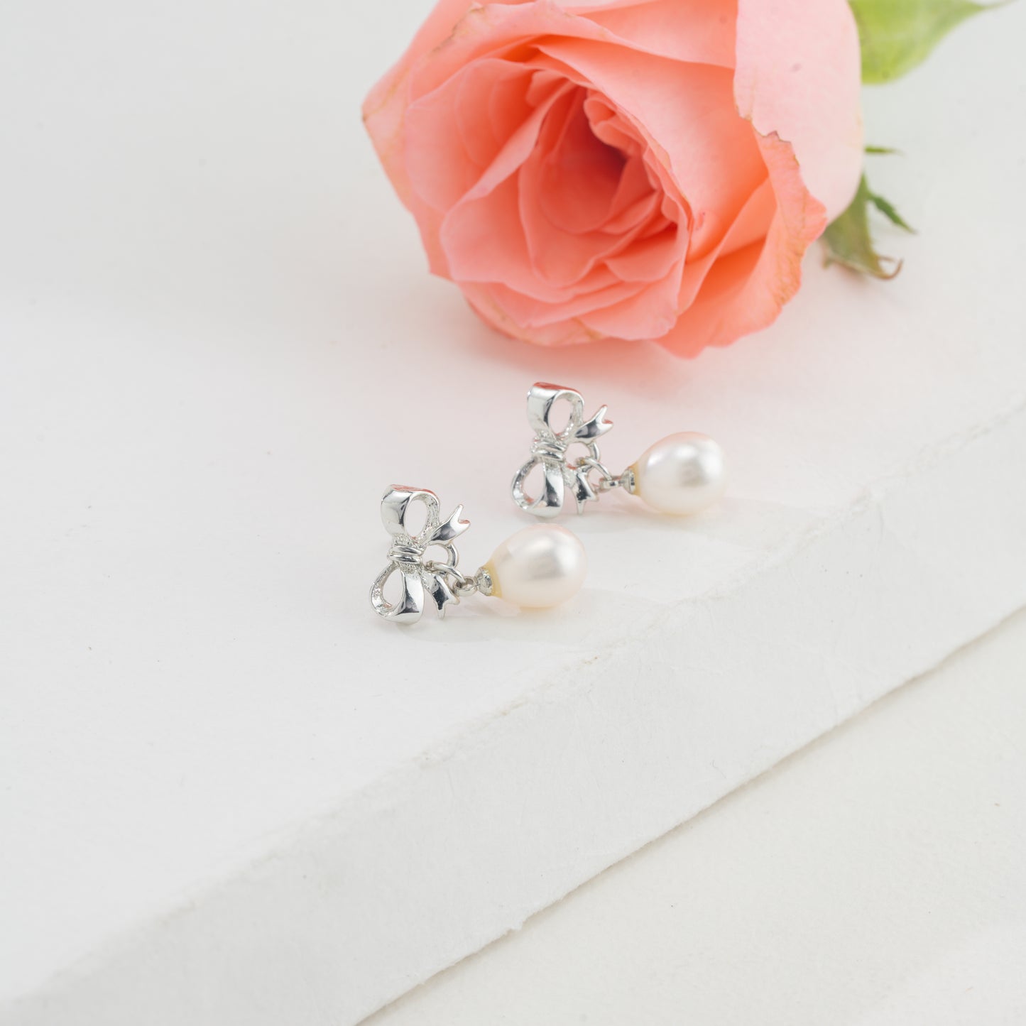 Attractive White Freshwater Pearl Stud Earrings