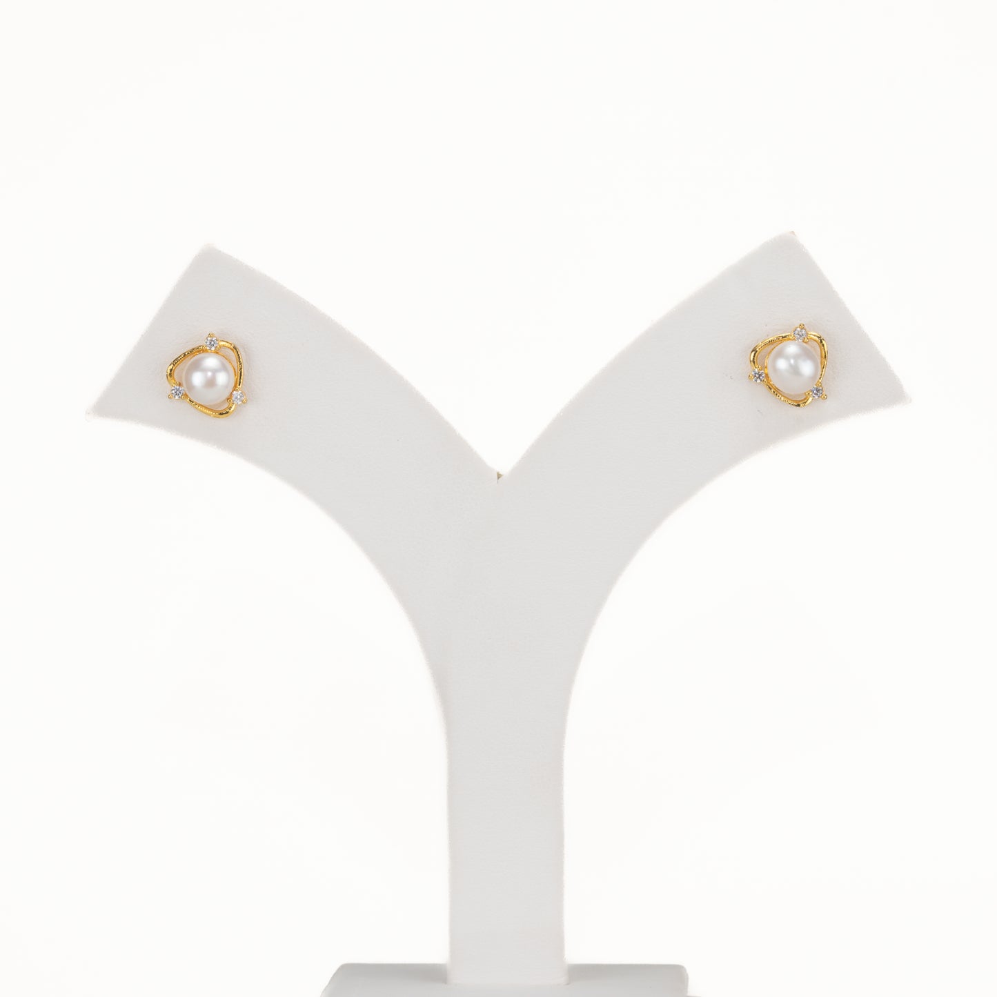 Exquisite White Freshwater Pearl Stud Earrings