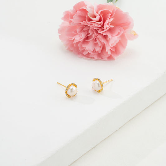 Glittering Pearl Stud Earrings