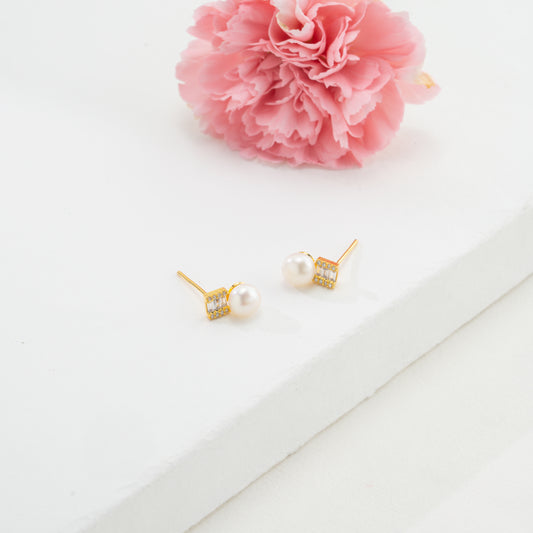 Delicate White Stone Pearl Stud Earrings