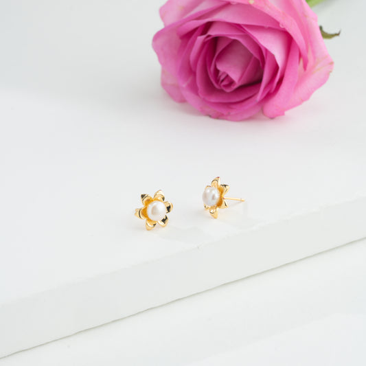 Shiny Pearl Stud Earrings
